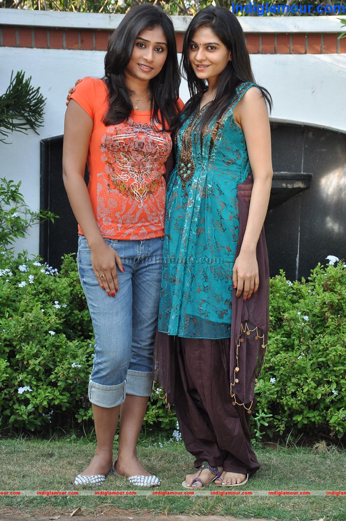 Summa Nachunu Irukku Movie hd photo