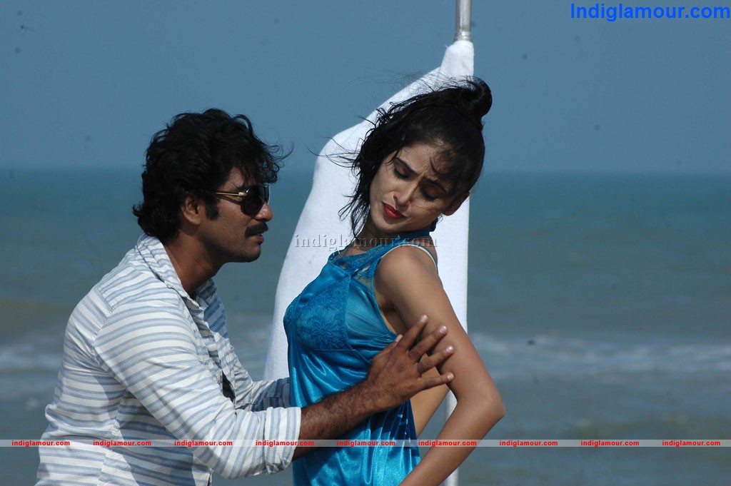 En Oviya Movie hd photo