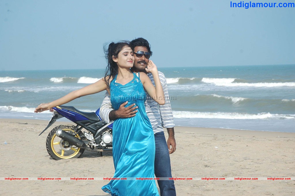 En Oviya Movie hd photo