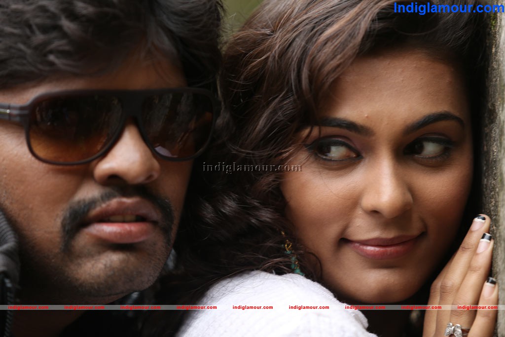 Nee En Uyire Movie hd photo