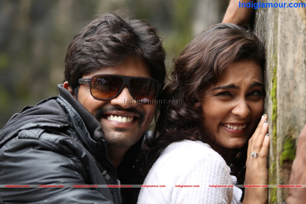 Nee En Uyire Movie hd photo