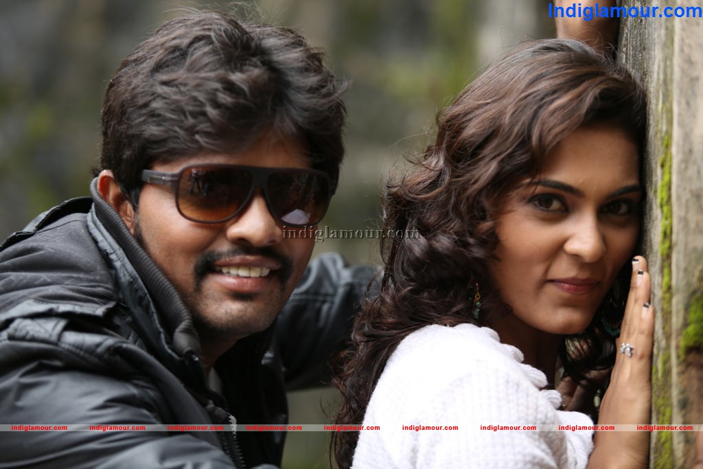 Nee En Uyire Movie hd photo