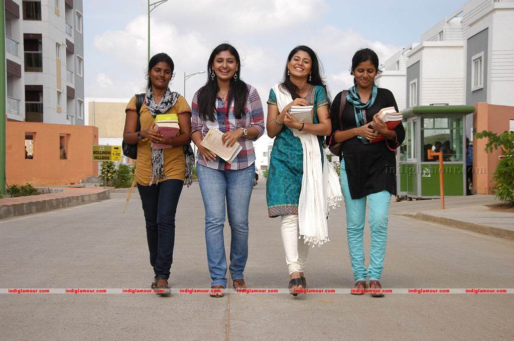 Ninaithathu Yaroo Movie hd photo