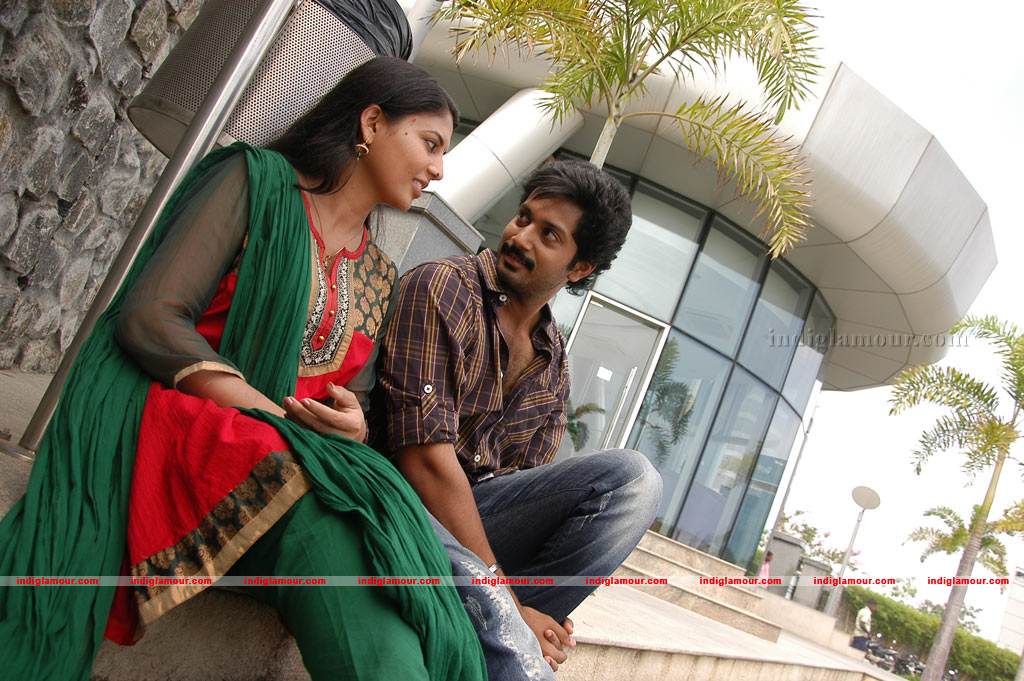 Ninaithathu Yaroo Movie hd photo