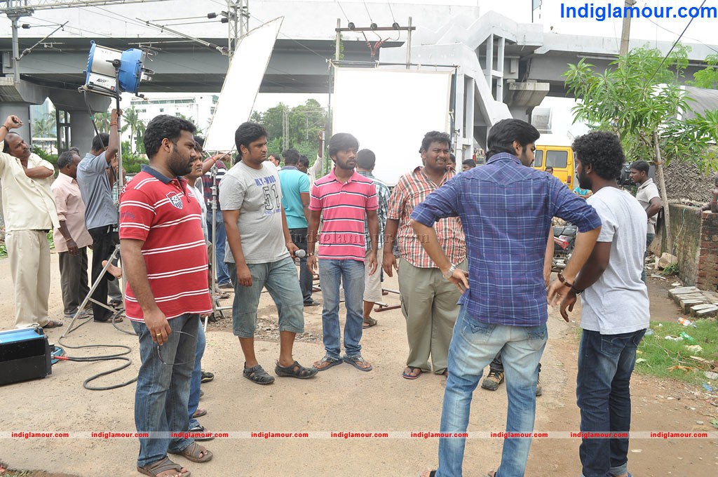 Oru Modhal Oru Kadhal Movie hd photo