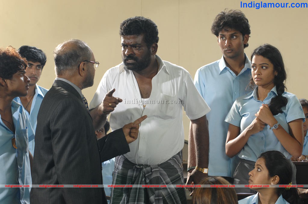 Ponmamai Pozhuthu Movie hd photo