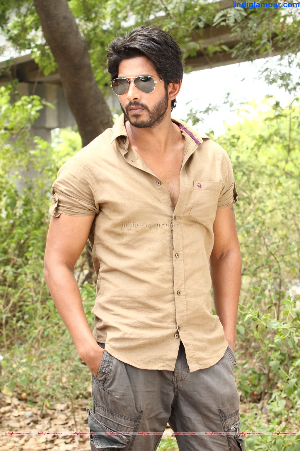 Ivan Veramathiri Movie hd photo