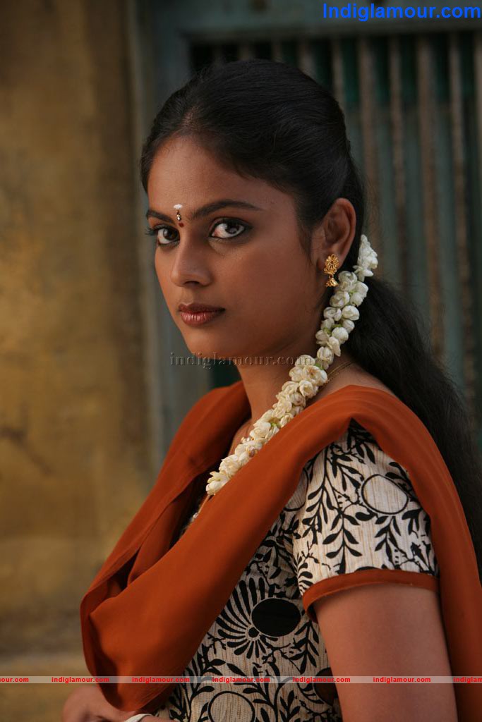 Nalanum Nandhiniyum Movie hd photo