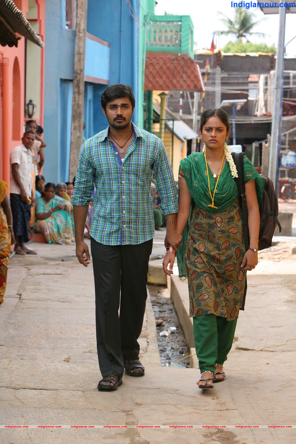 Nalanum Nandhiniyum Movie hd photo