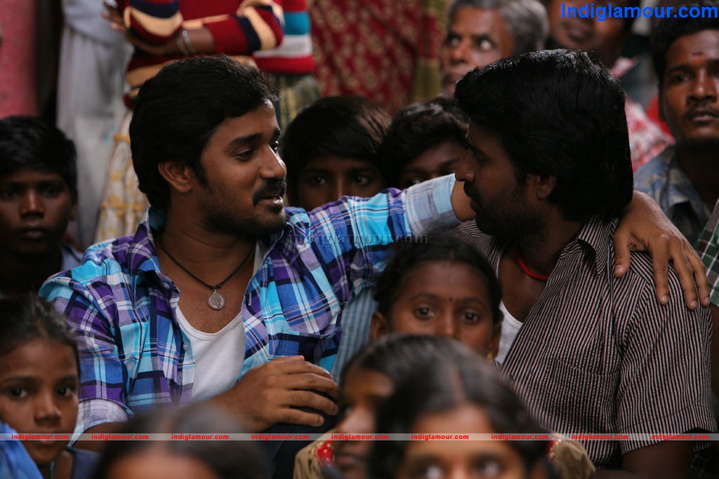 Nalanum Nandhiniyum Movie hd photo