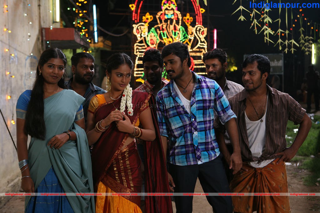Nalanum Nandhiniyum Movie hd photo