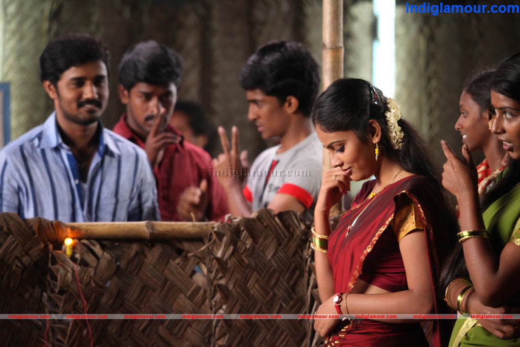 Nalanum Nandhiniyum Movie hd photo
