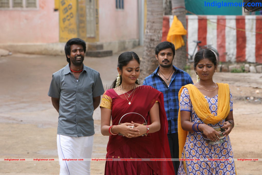 Nalanum Nandhiniyum Movie hd photo