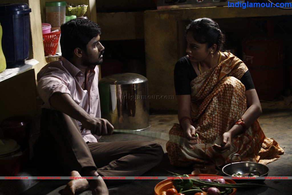 Nalanum Nandhiniyum Movie hd photo