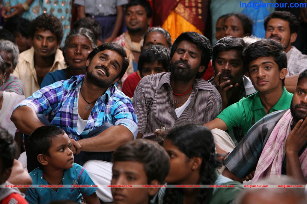 Nalanum Nandhiniyum Movie hd photo