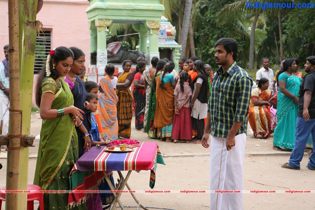 Nalanum Nandhiniyum Movie hd photo