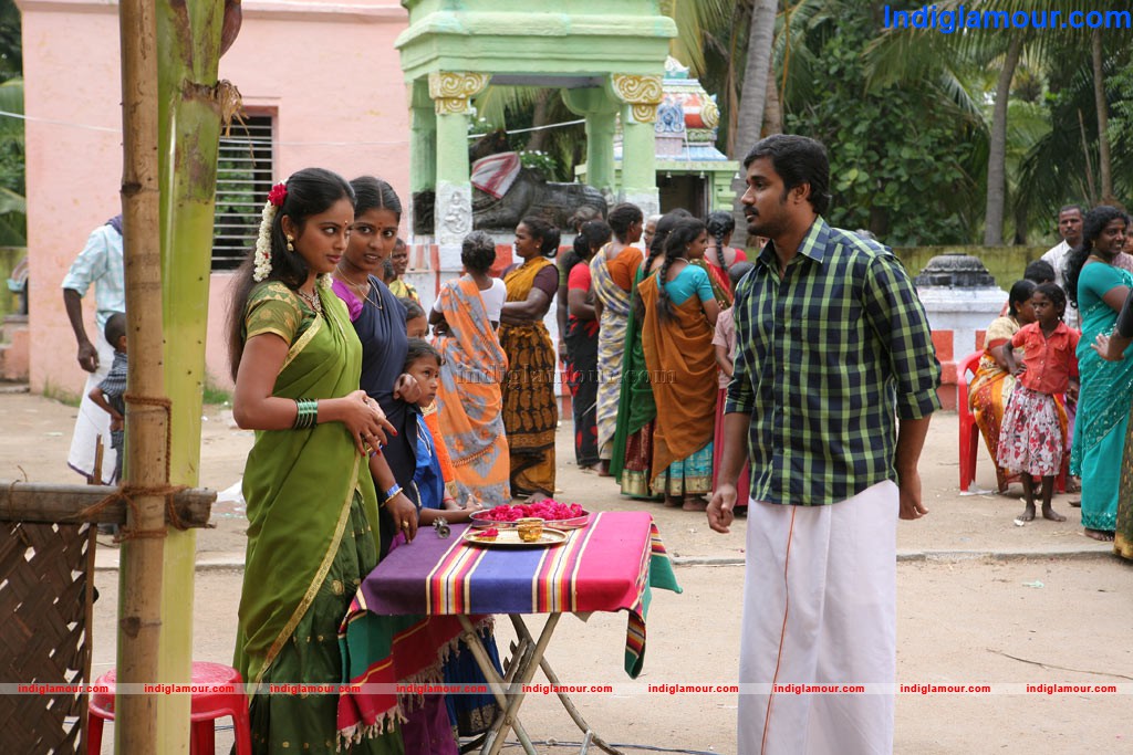 Nalanum Nandhiniyum Movie hd photo