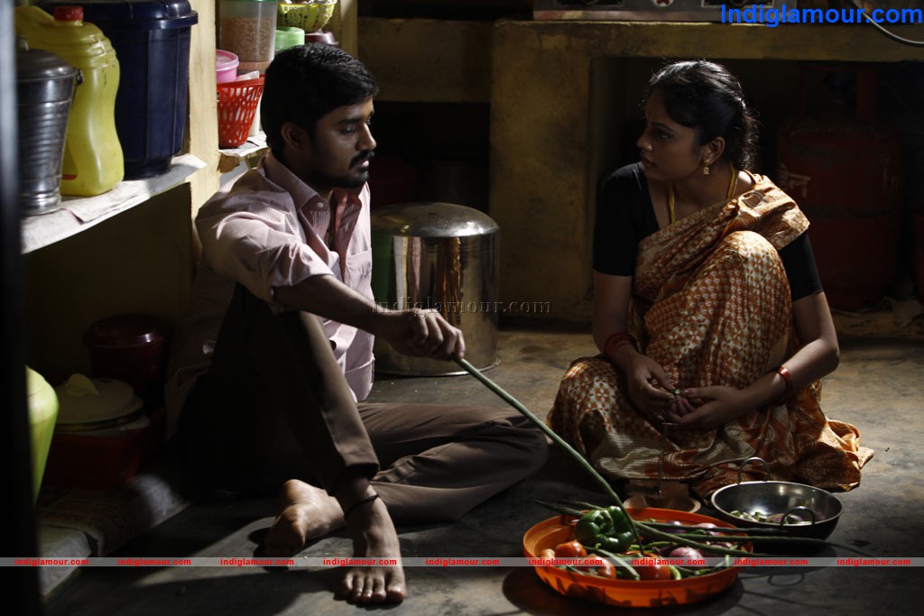 Nalanum Nandhiniyum Movie hd photo