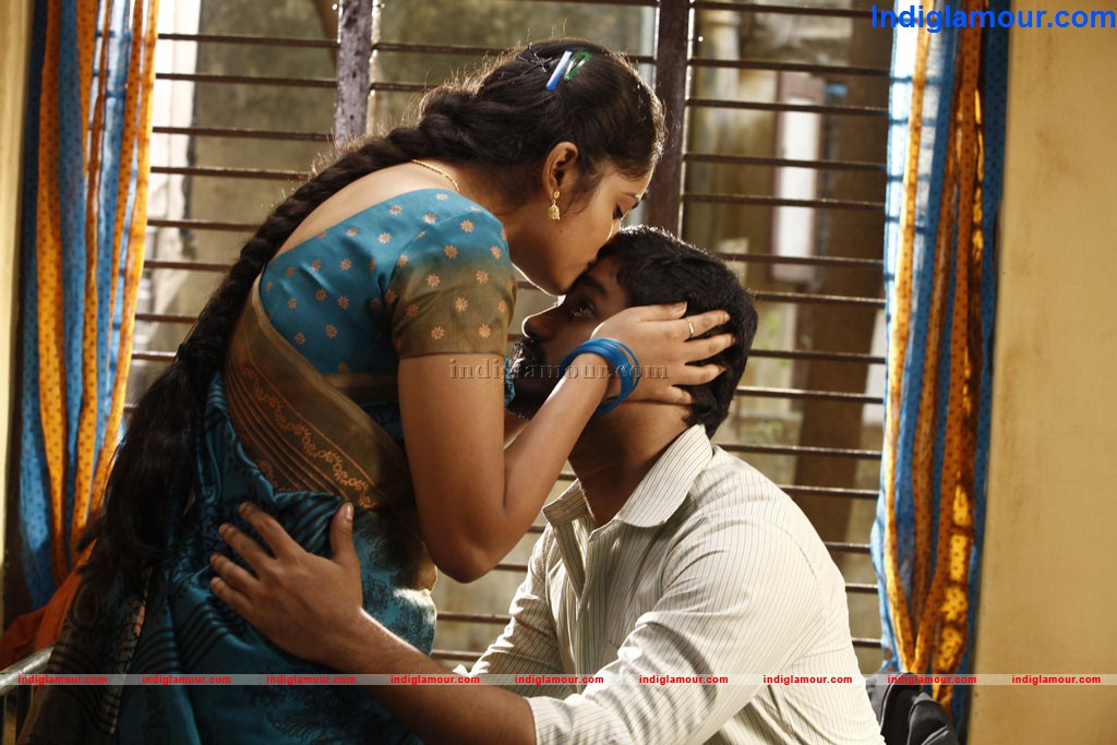 Nalanum Nandhiniyum Movie hd photo