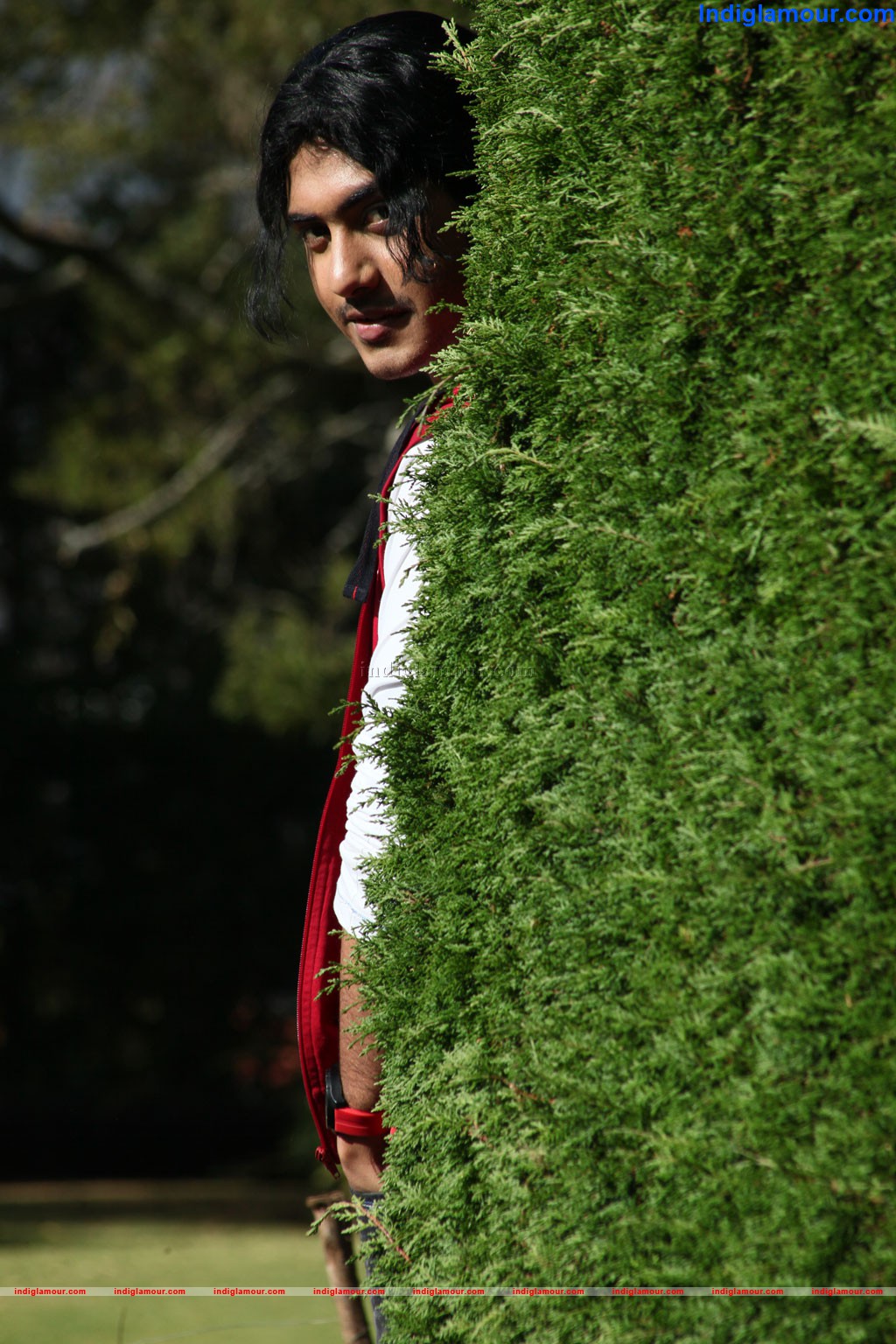 Oru Vaanavil Pola Movie hd photo