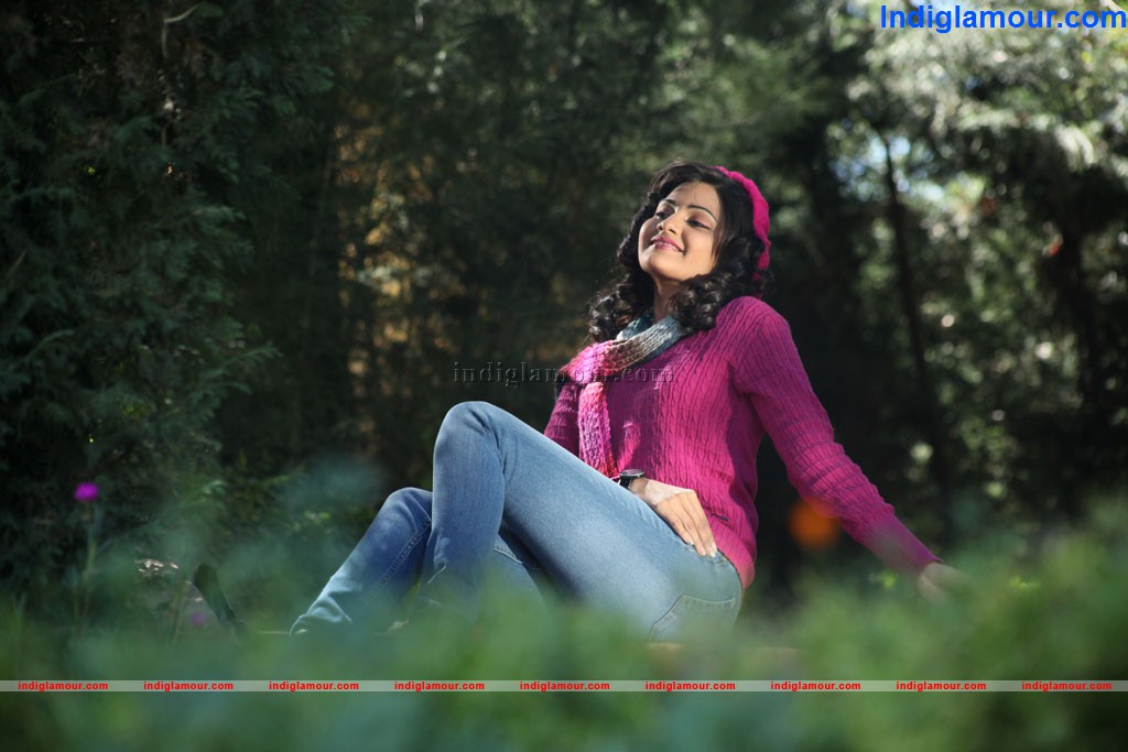 Oru Vaanavil Pola Movie hd photo
