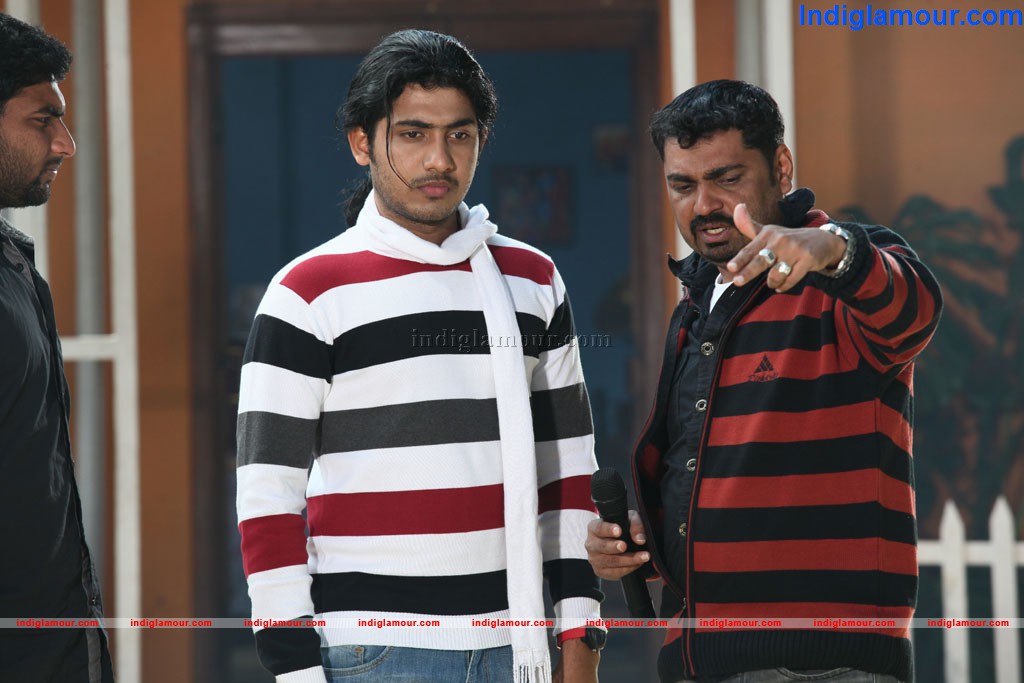 Oru Vaanavil Pola Movie hd photo