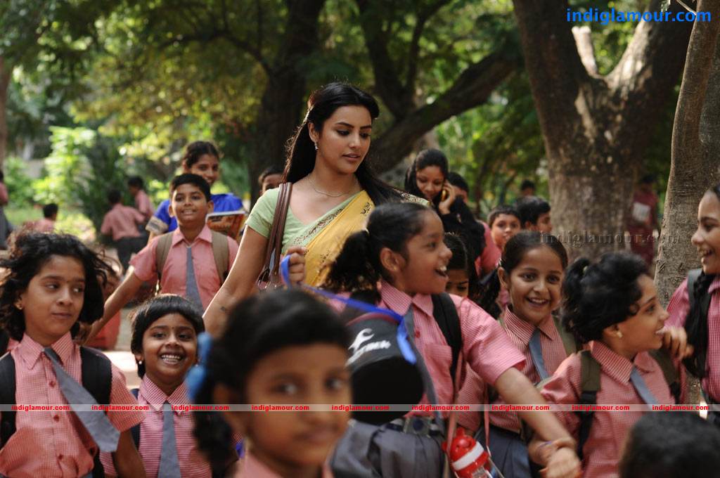 Ethir Neechal Movie hd photo