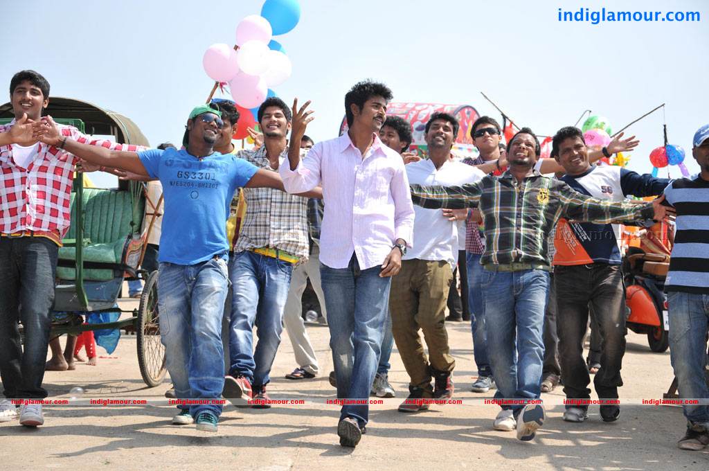 Ethir Neechal Movie hd photo