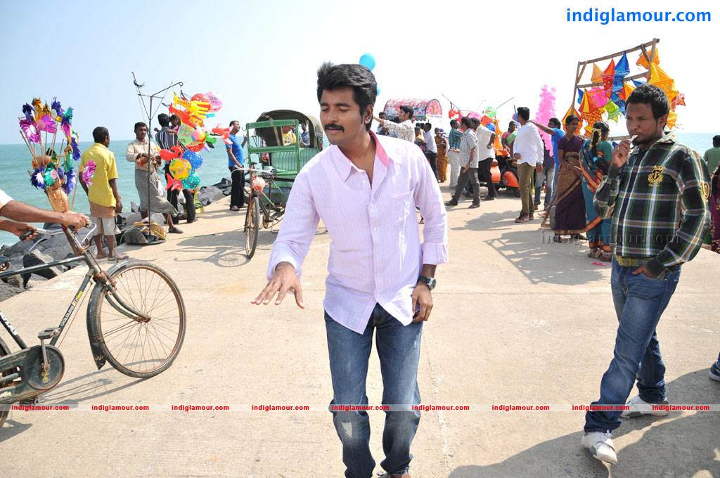 Ethir Neechal Movie hd photo