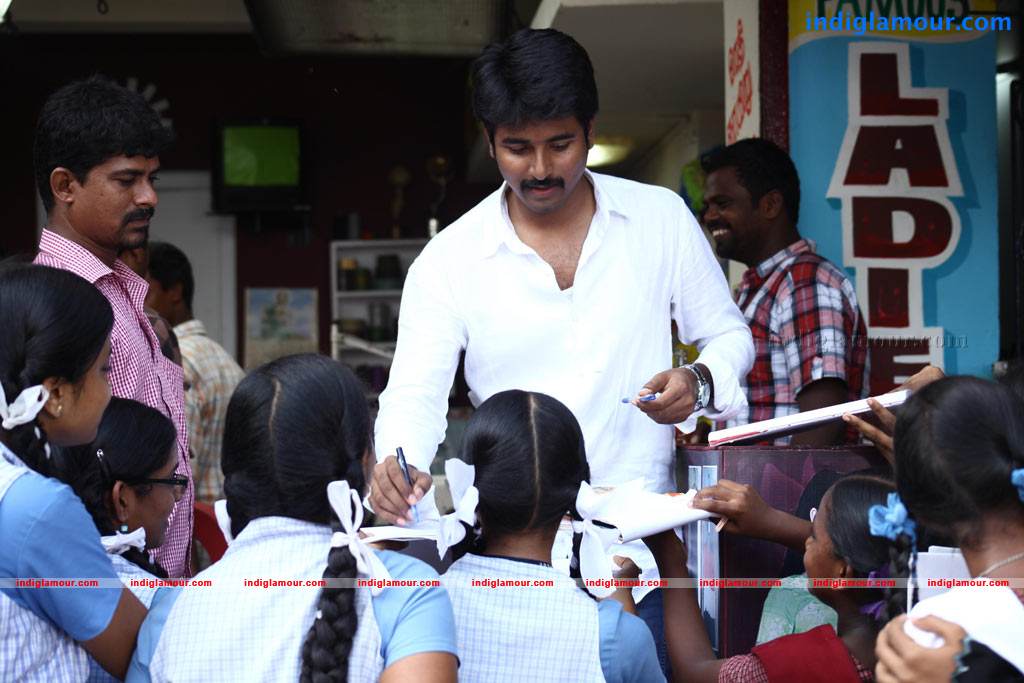 Ethir Neechal Movie hd photo