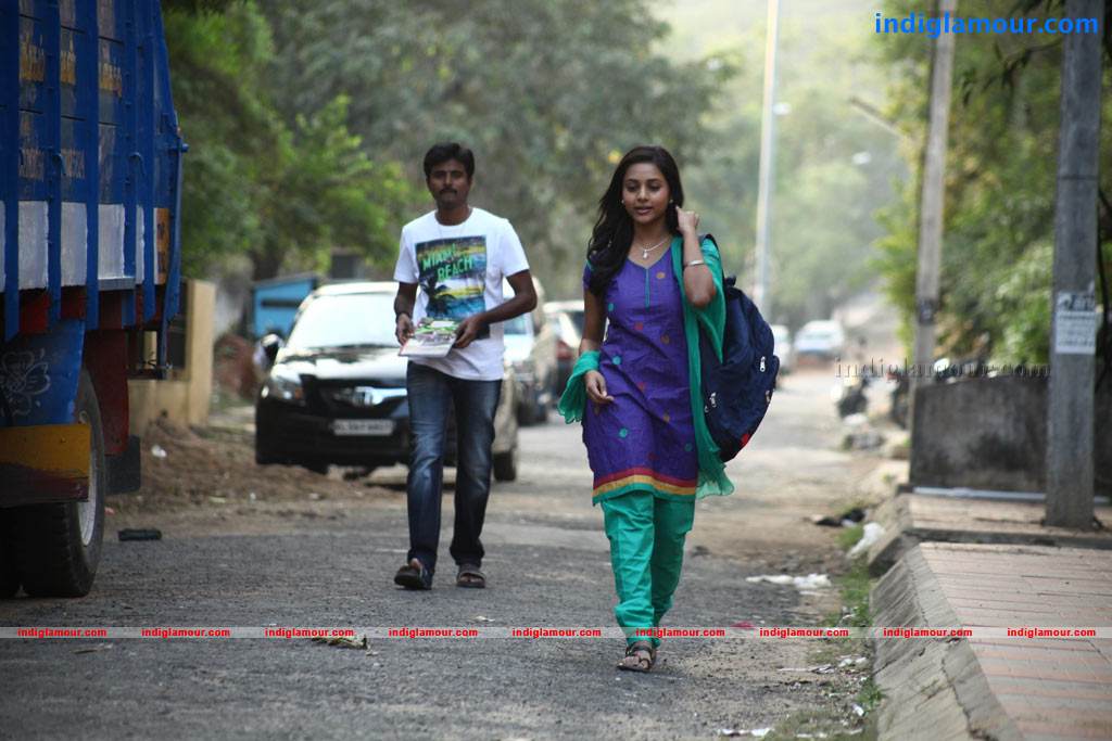 Ethir Neechal Movie hd photo