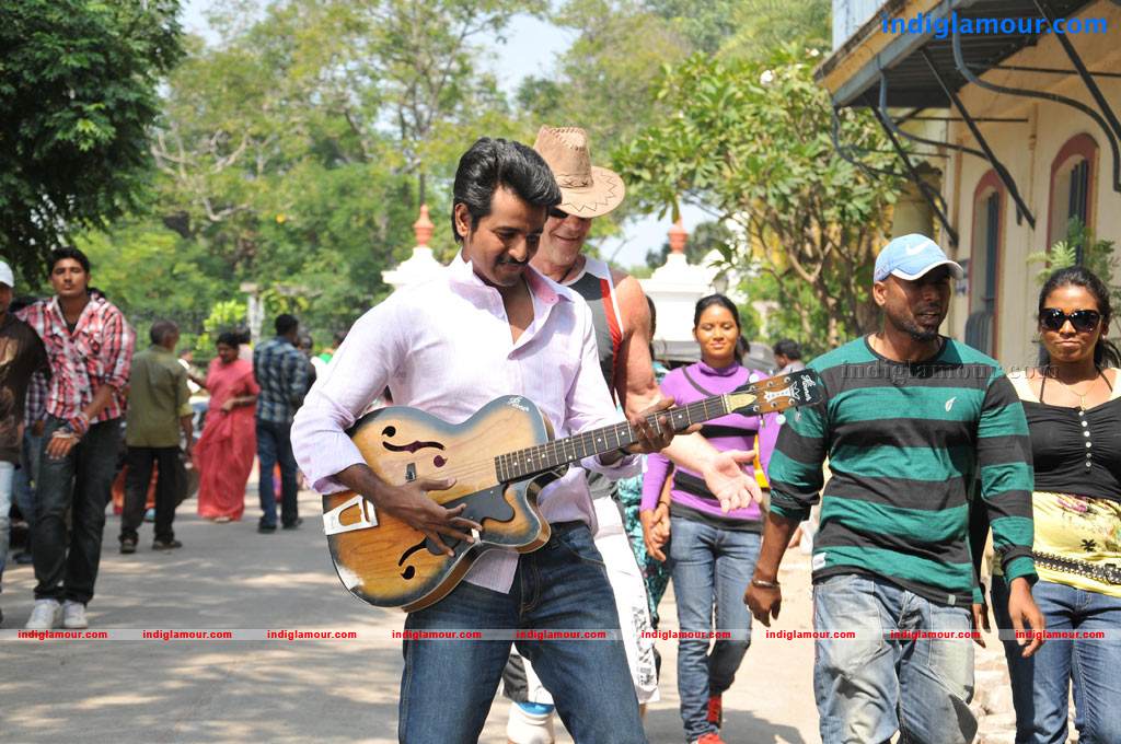 Ethir Neechal Movie hd photo