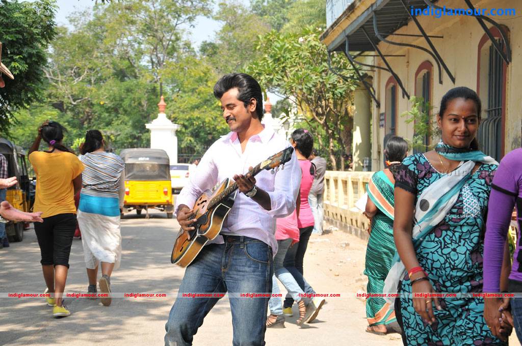 Ethir Neechal Movie hd photo