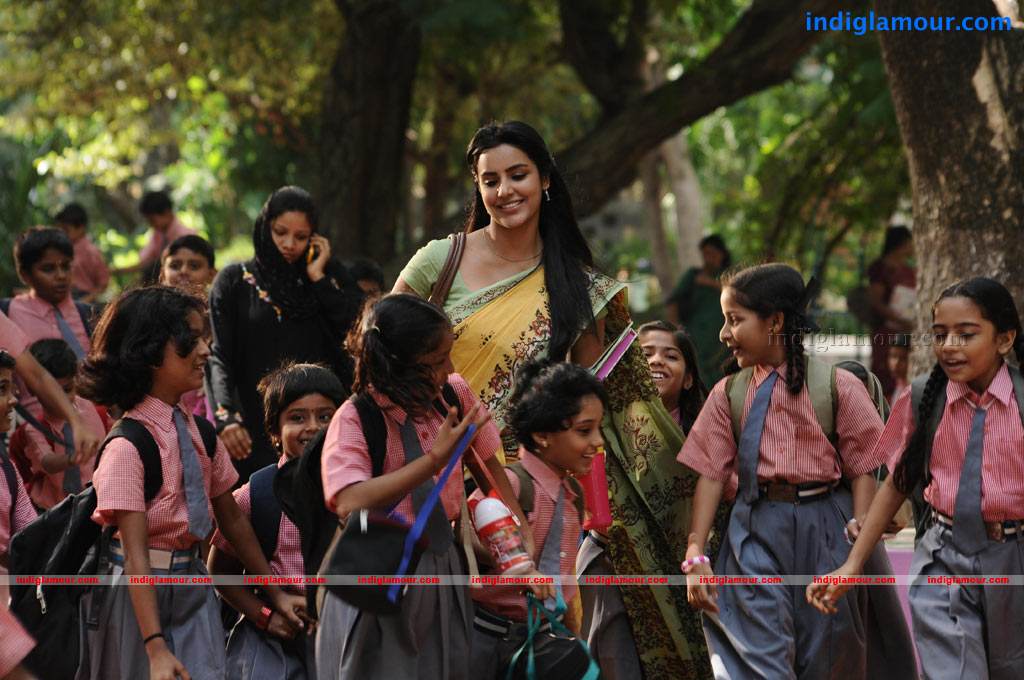 Ethir Neechal Movie hd photo