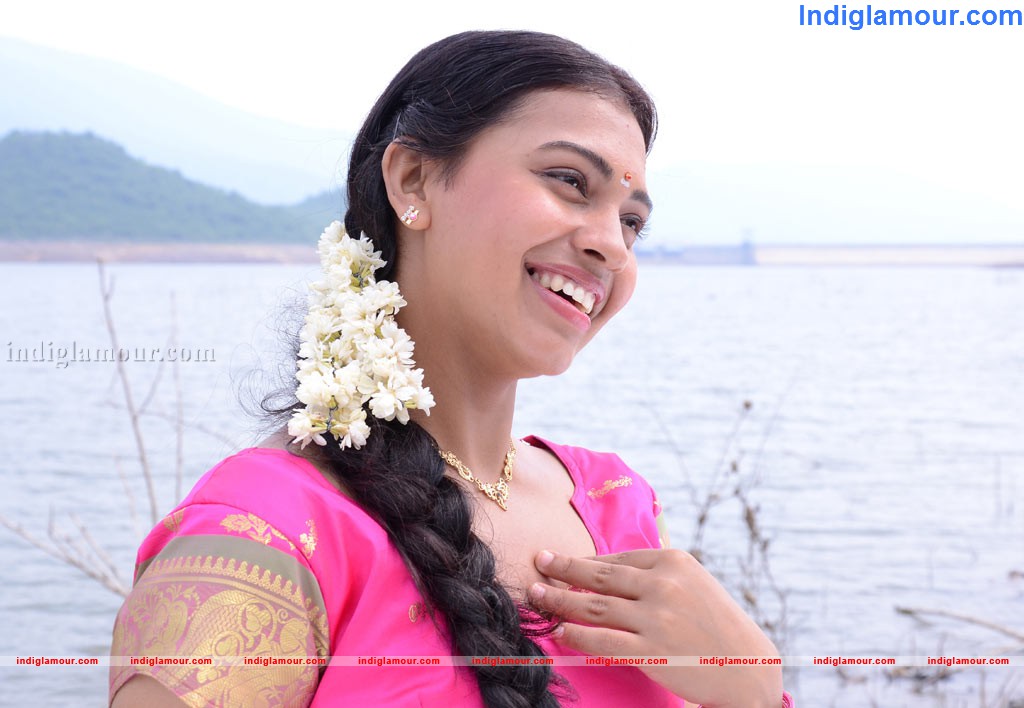 Padikkira Vayasula Movie hd photo