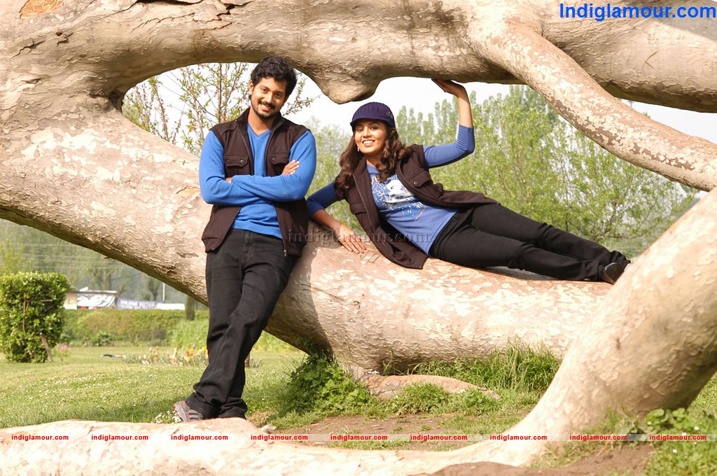 Ninaithathu Yaaru Movie hd photo