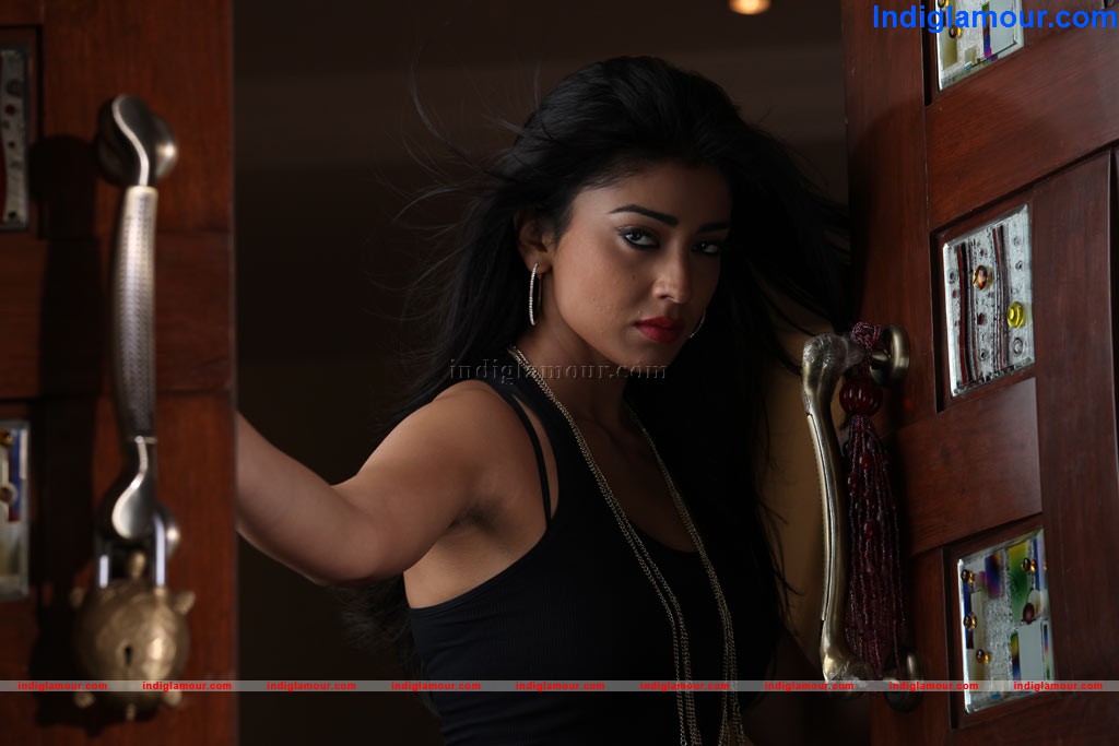 Peru Mattum Than Pavithra Movie hd photo
