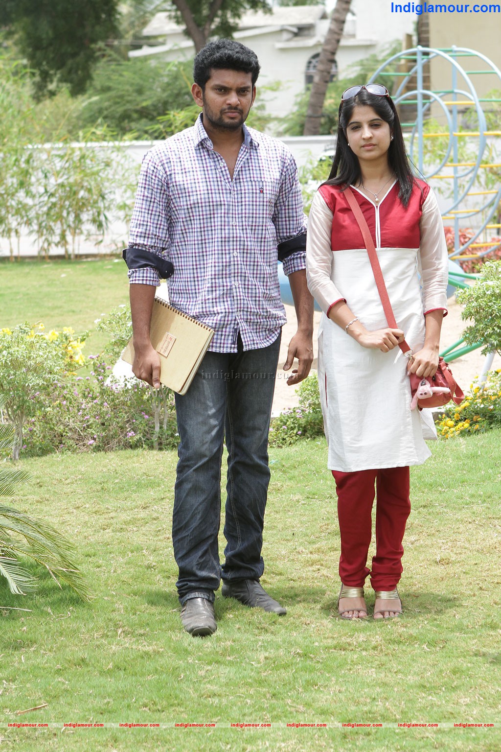Ennai Piriyadhey Movie hd photo