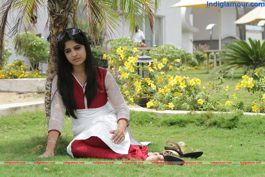 Ennai Piriyadhey Movie hd photo
