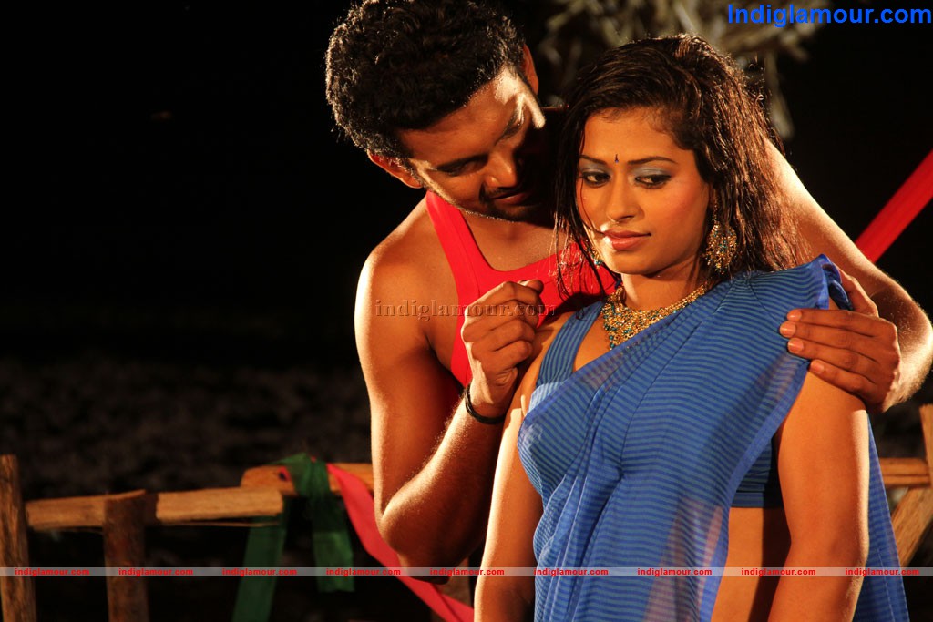 Ennai Piriyadhey Movie hd photo