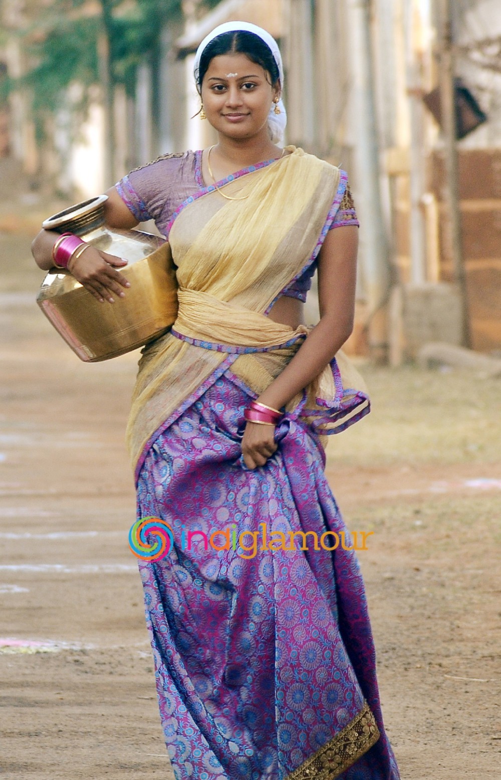 Paarkkanum Pola Irukku Movie hd photo