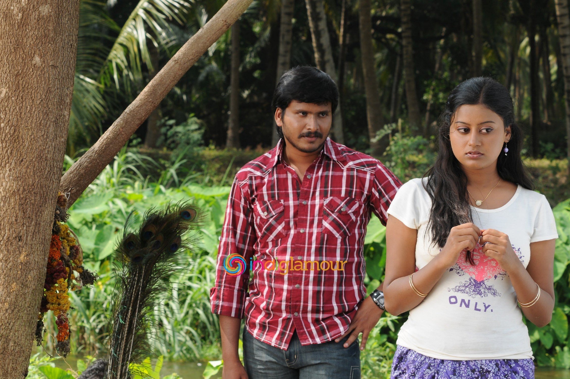 Paarkkanum Pola Irukku Movie hd photo
