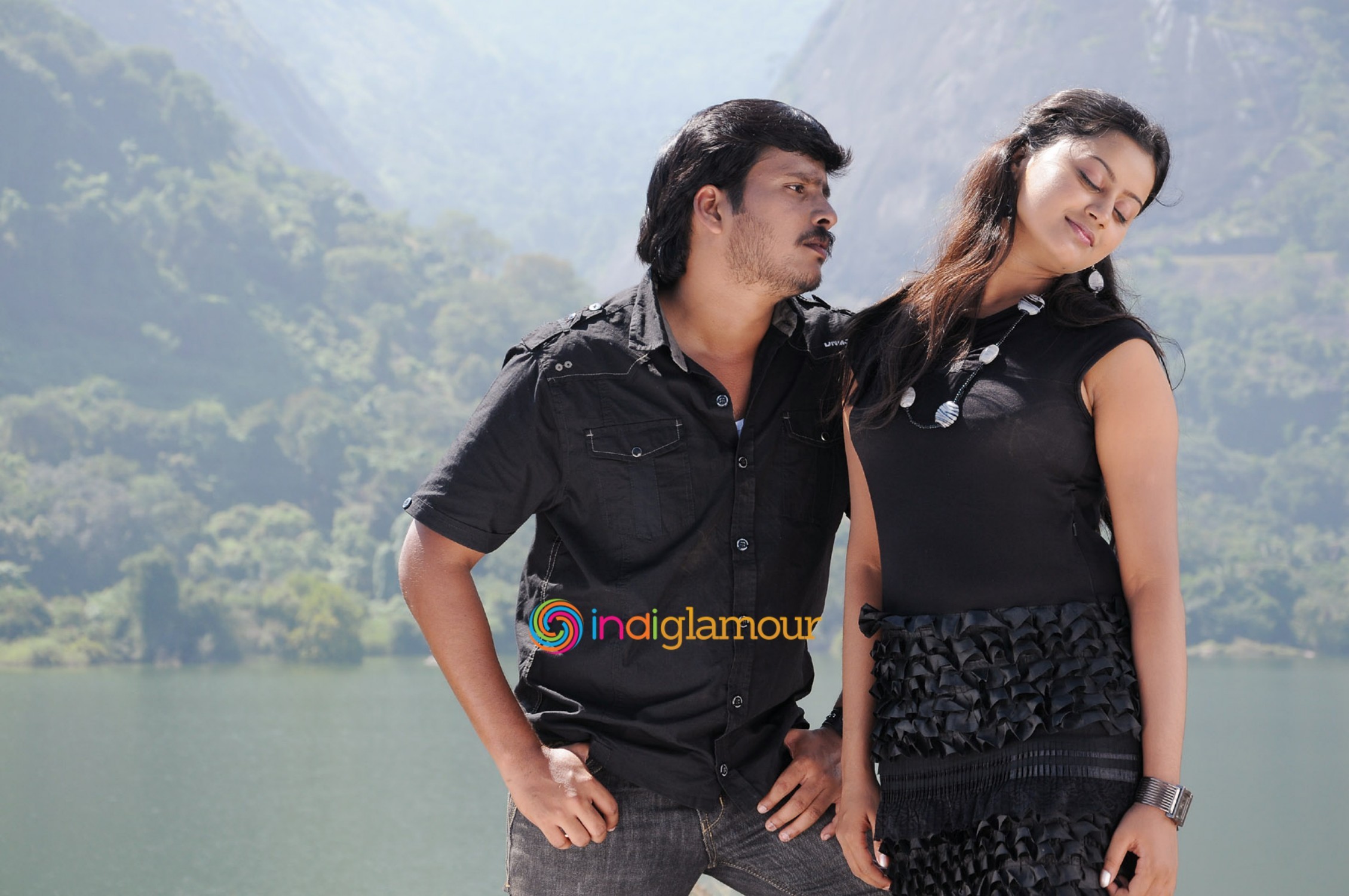 Paarkkanum Pola Irukku Movie hd photo