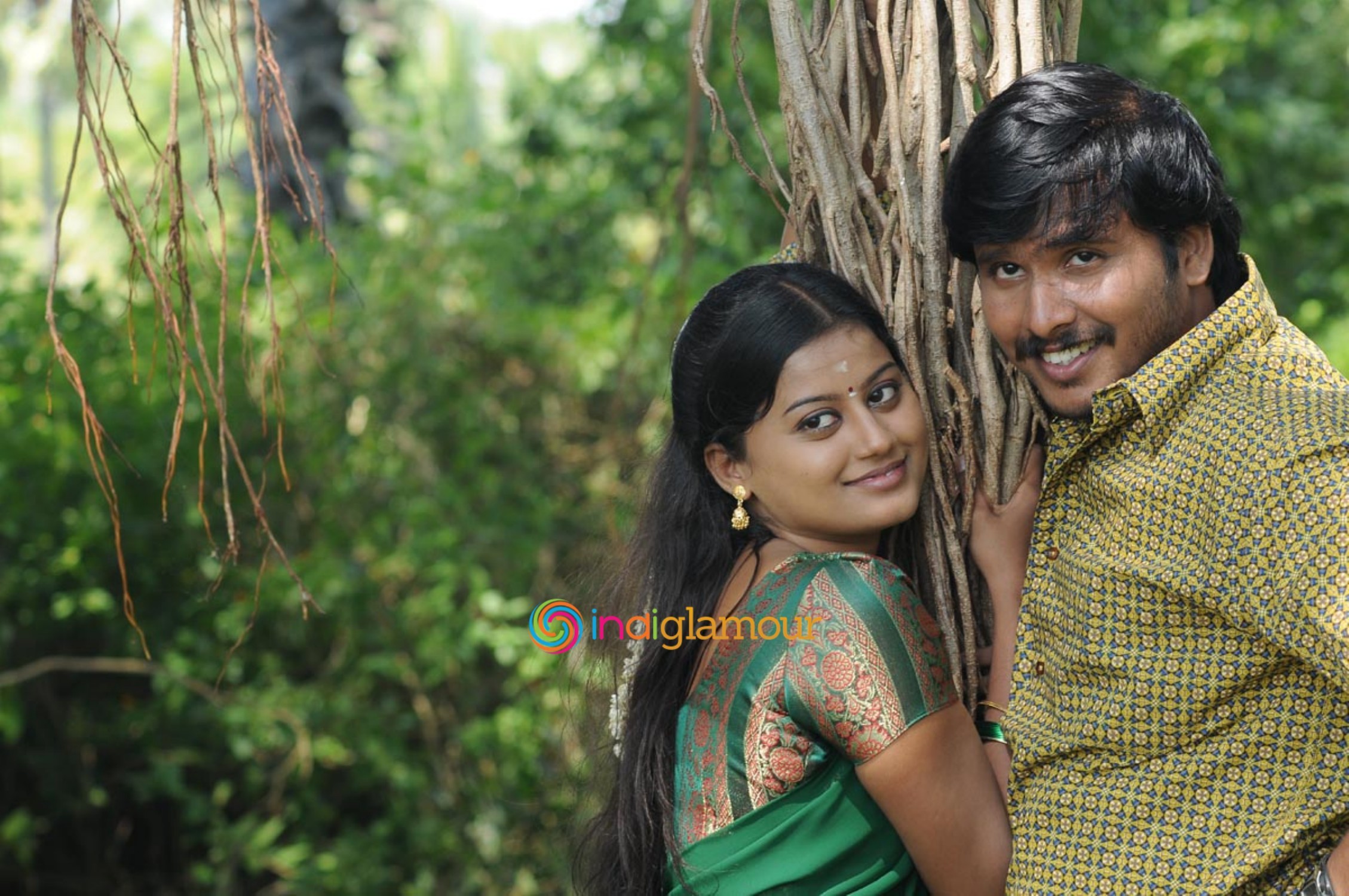 Paarkkanum Pola Irukku Movie hd photo