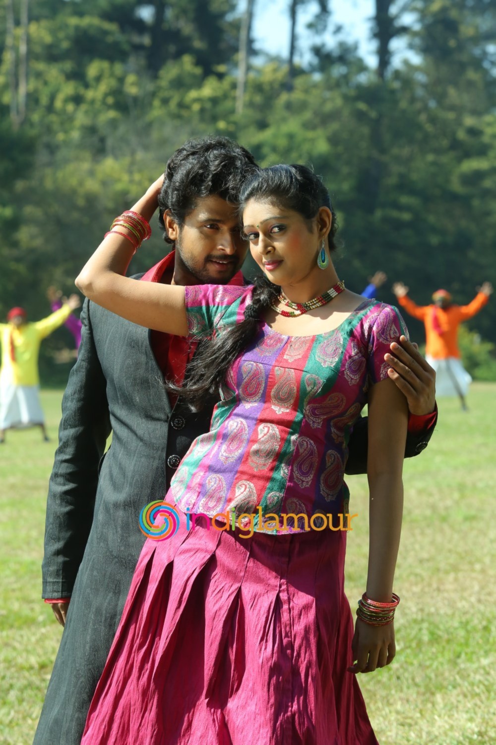 Pudhusa Naan Poranthen Movie hd photo