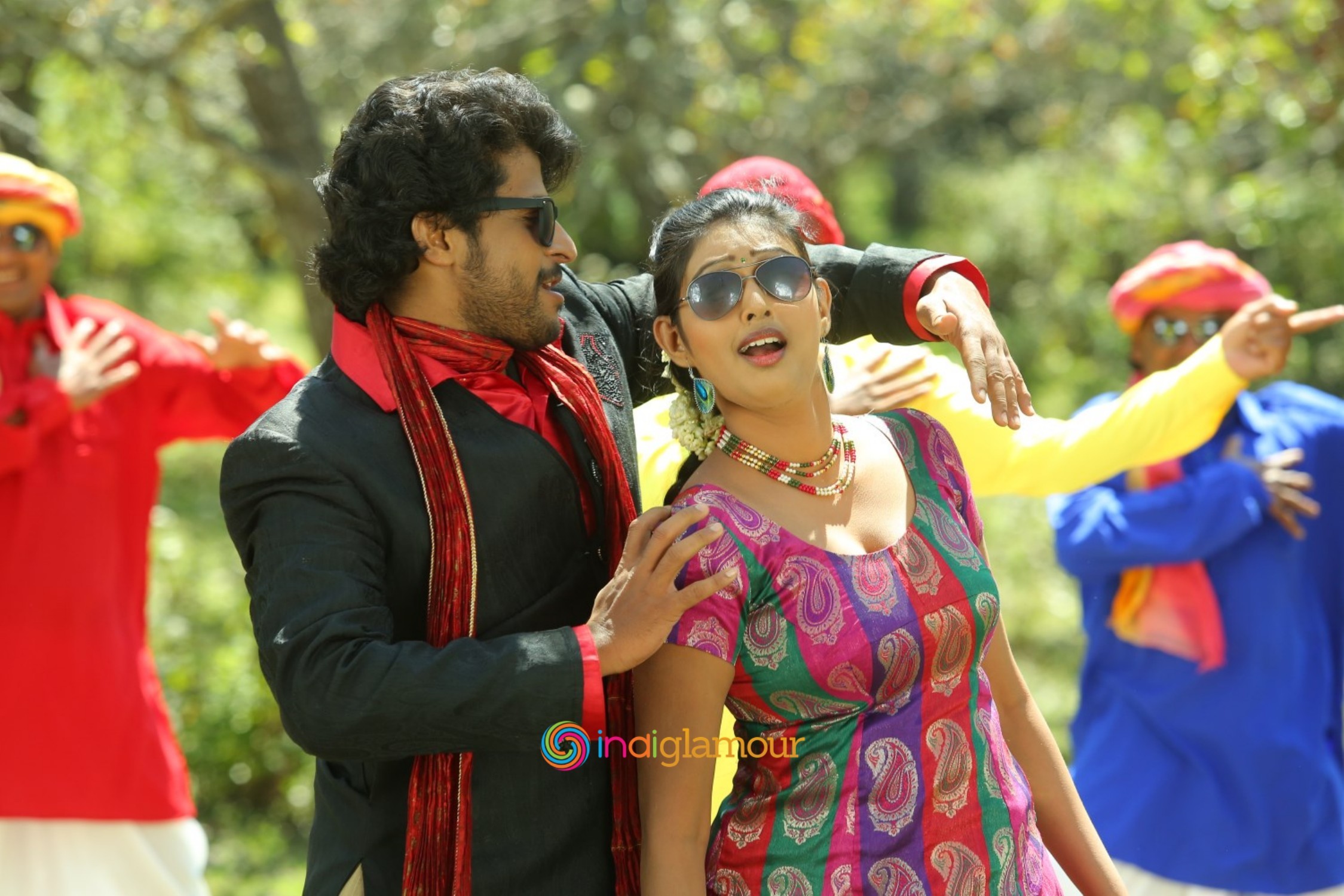 Pudhusa Naan Poranthen Movie hd photo