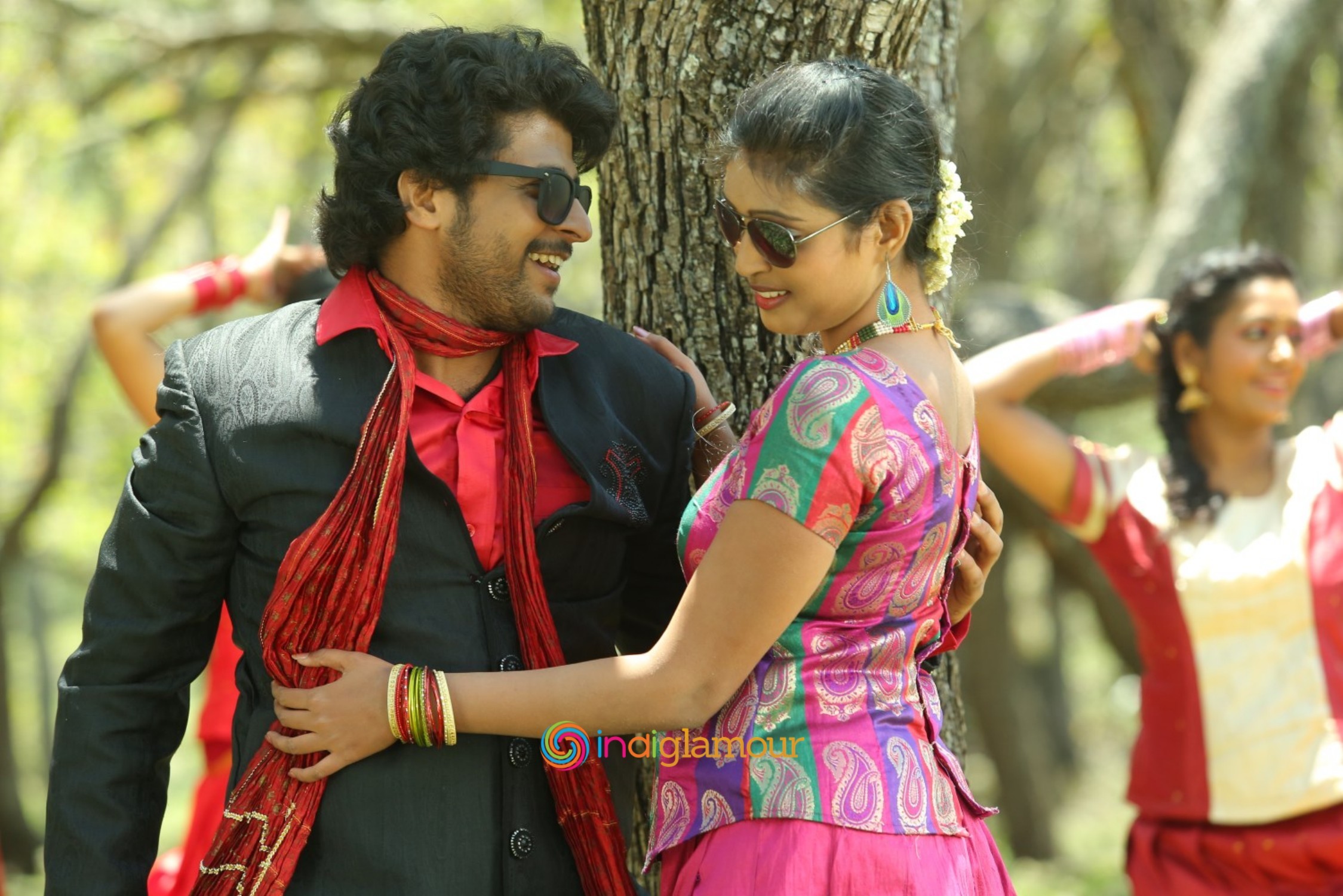 Pudhusa Naan Poranthen Movie hd photo