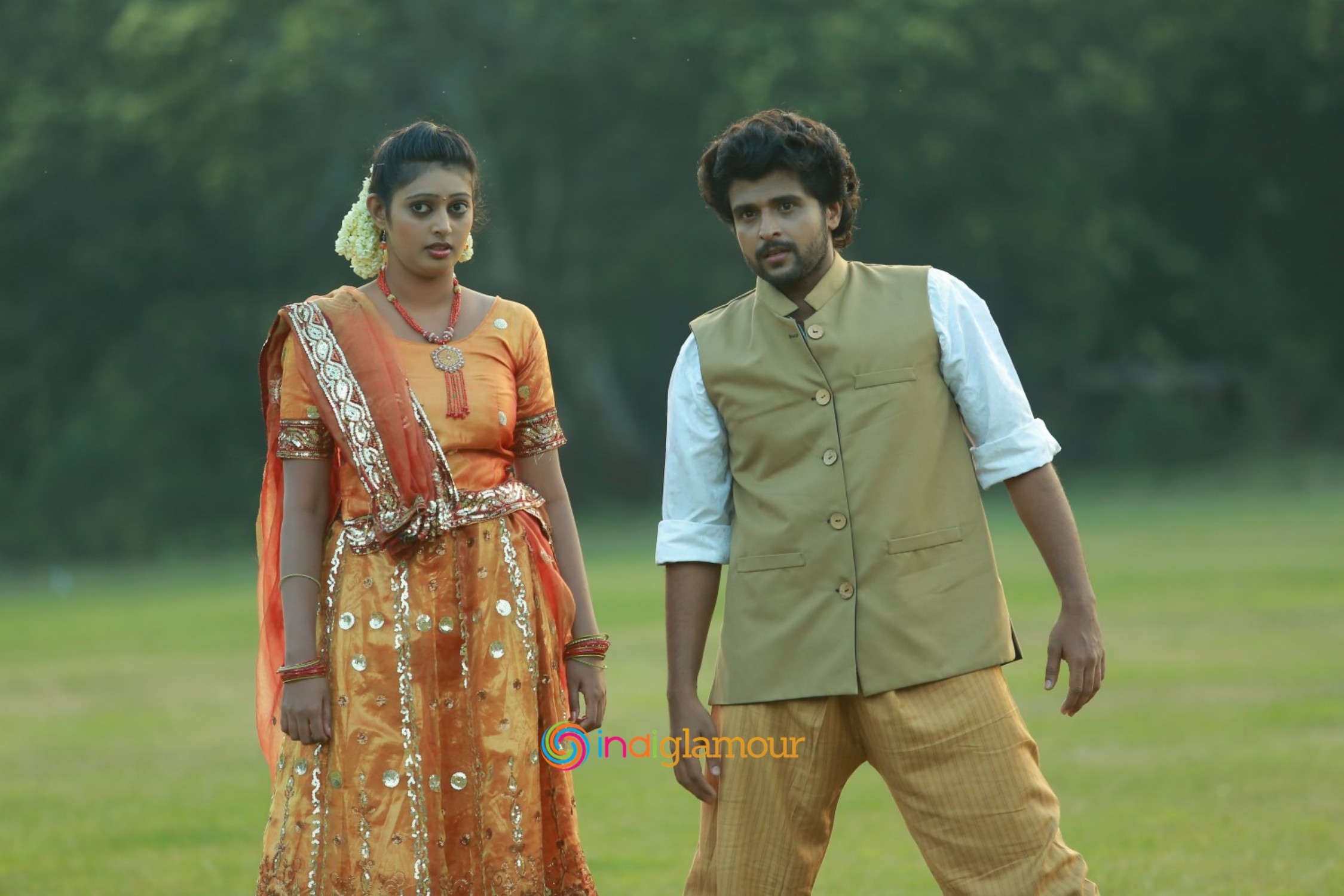 Pudhusa Naan Poranthen Movie hd photo