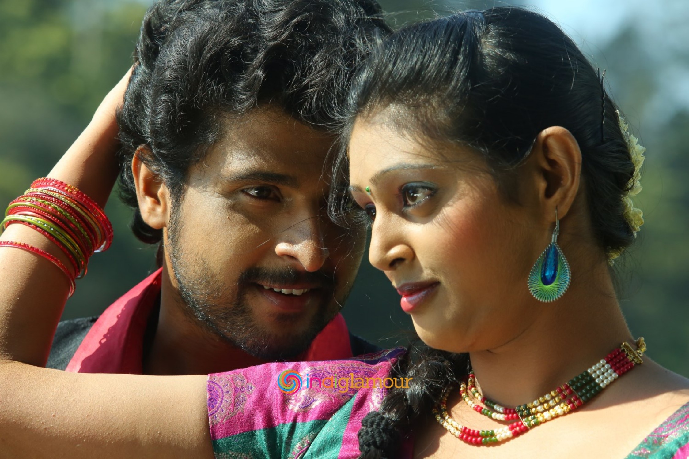 Pudhusa Naan Poranthen Movie hd photo