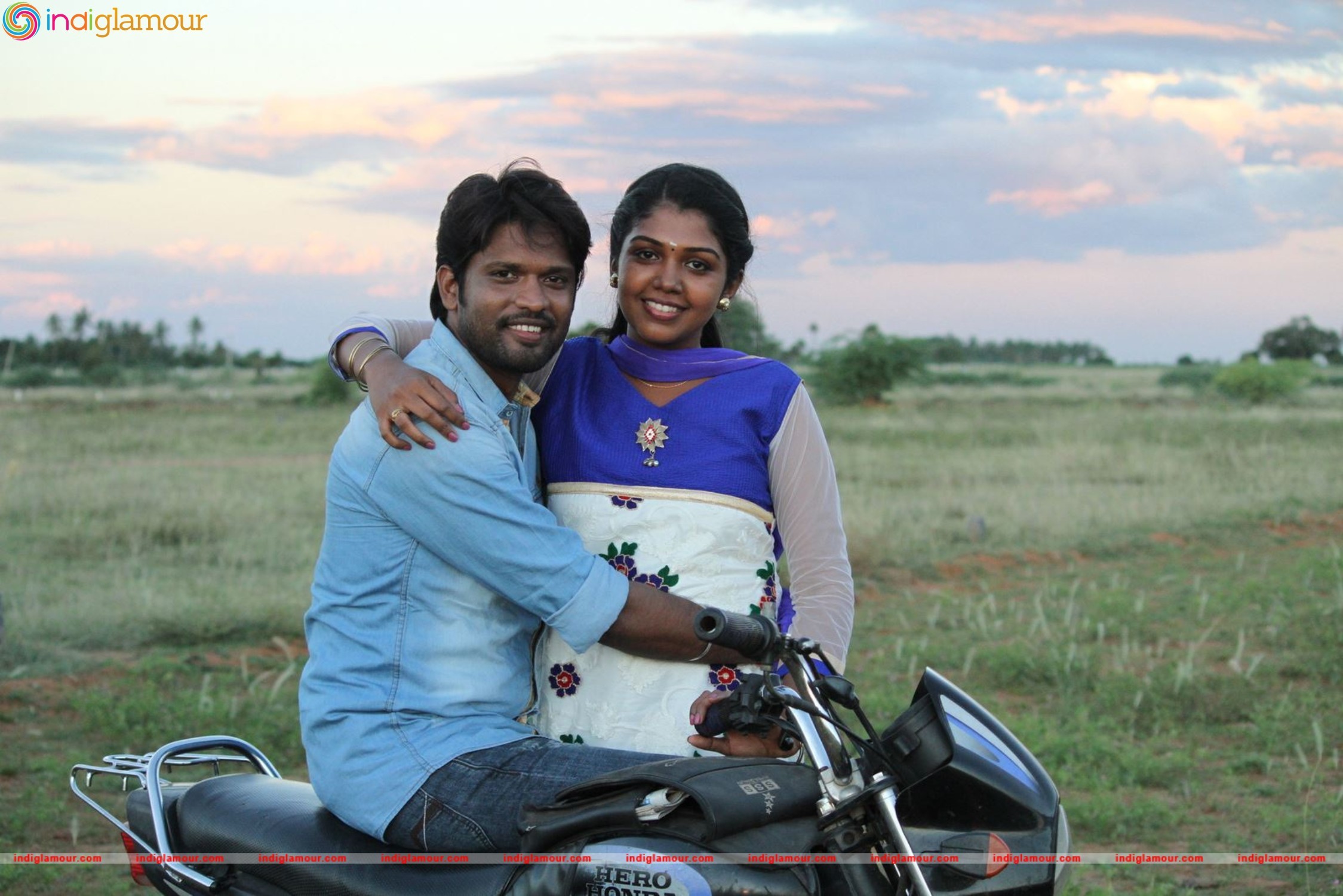 Enakku Veru Engum Kilaigal Kidaiyathu Movie hd photo
